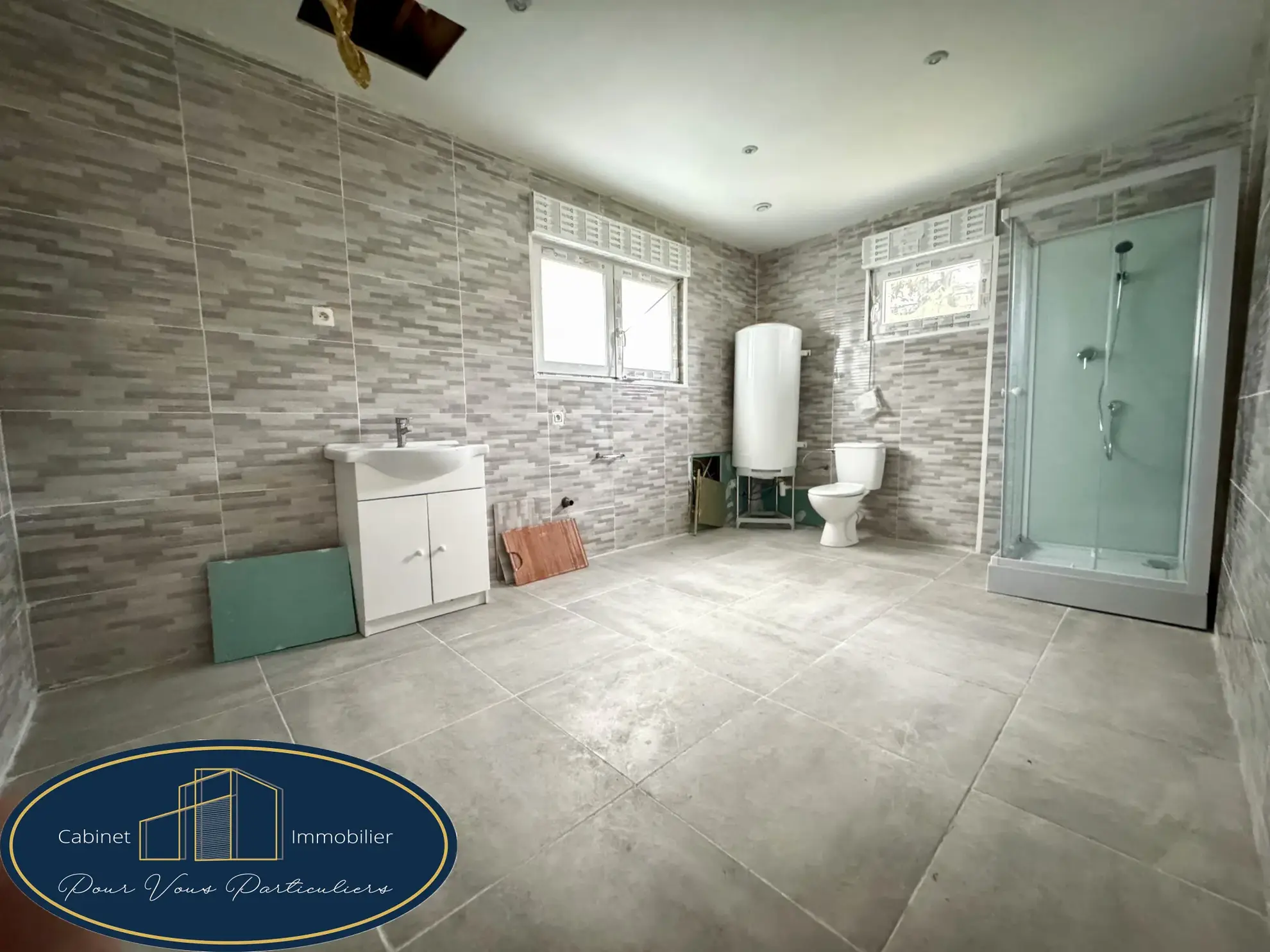 Vente maison individuelle plain-pied à Escautpont, 77m2, 2 chambres, extérieur et confort moderne 