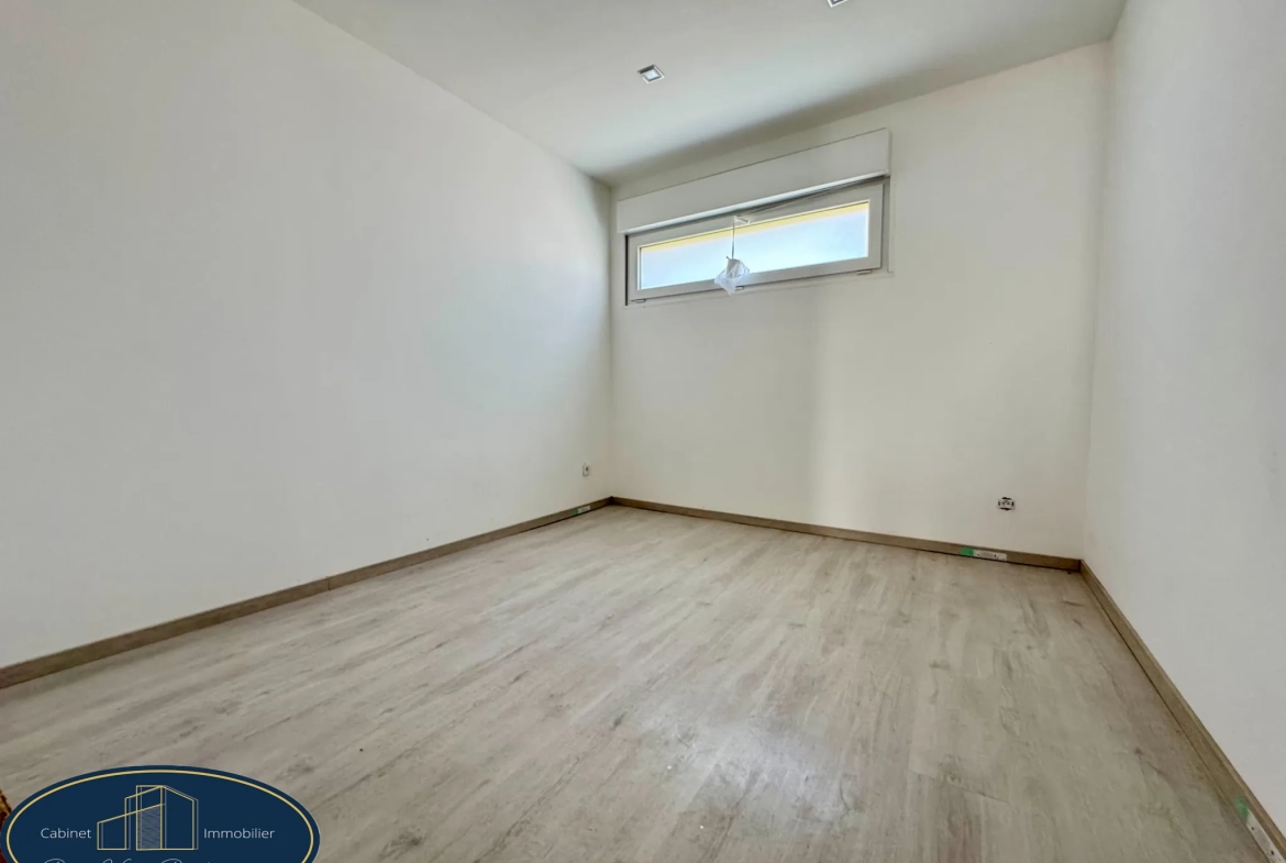Vente maison individuelle plain-pied à Escautpont, 77m2, 2 chambres, extérieur et confort moderne 