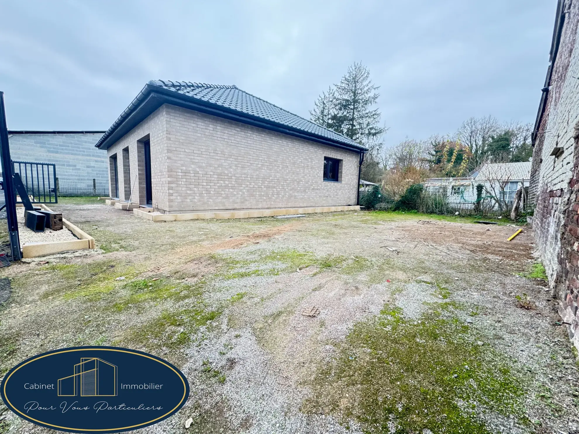Vente maison individuelle plain-pied à Escautpont, 77m2, 2 chambres, extérieur et confort moderne 