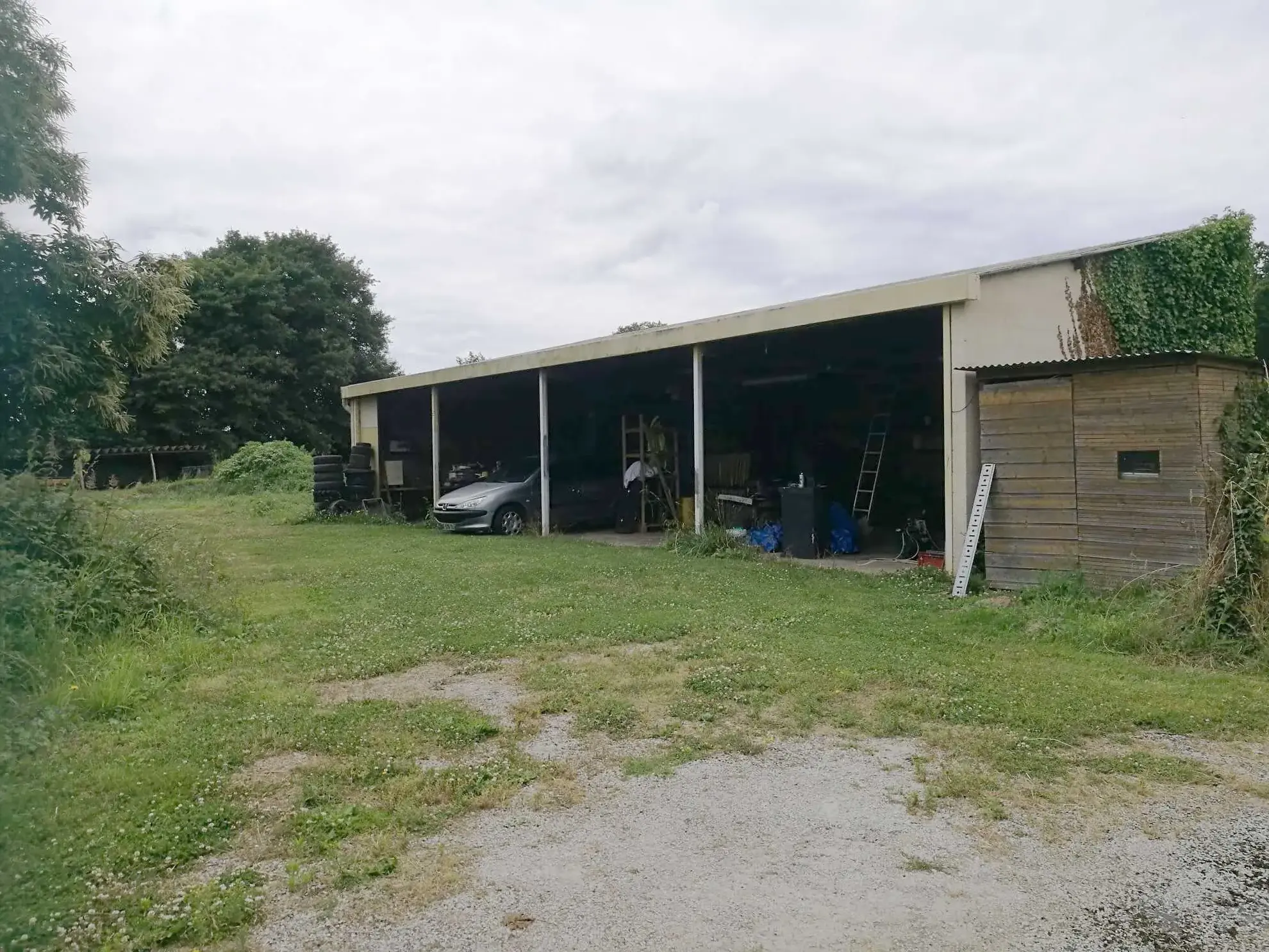 Maison familiale à Hauterive de 140 m² avec grand terrain et garage 