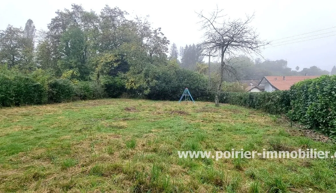 Terrain à bâtir à Bons En Chablais de 1218 m² avec permis purgé 