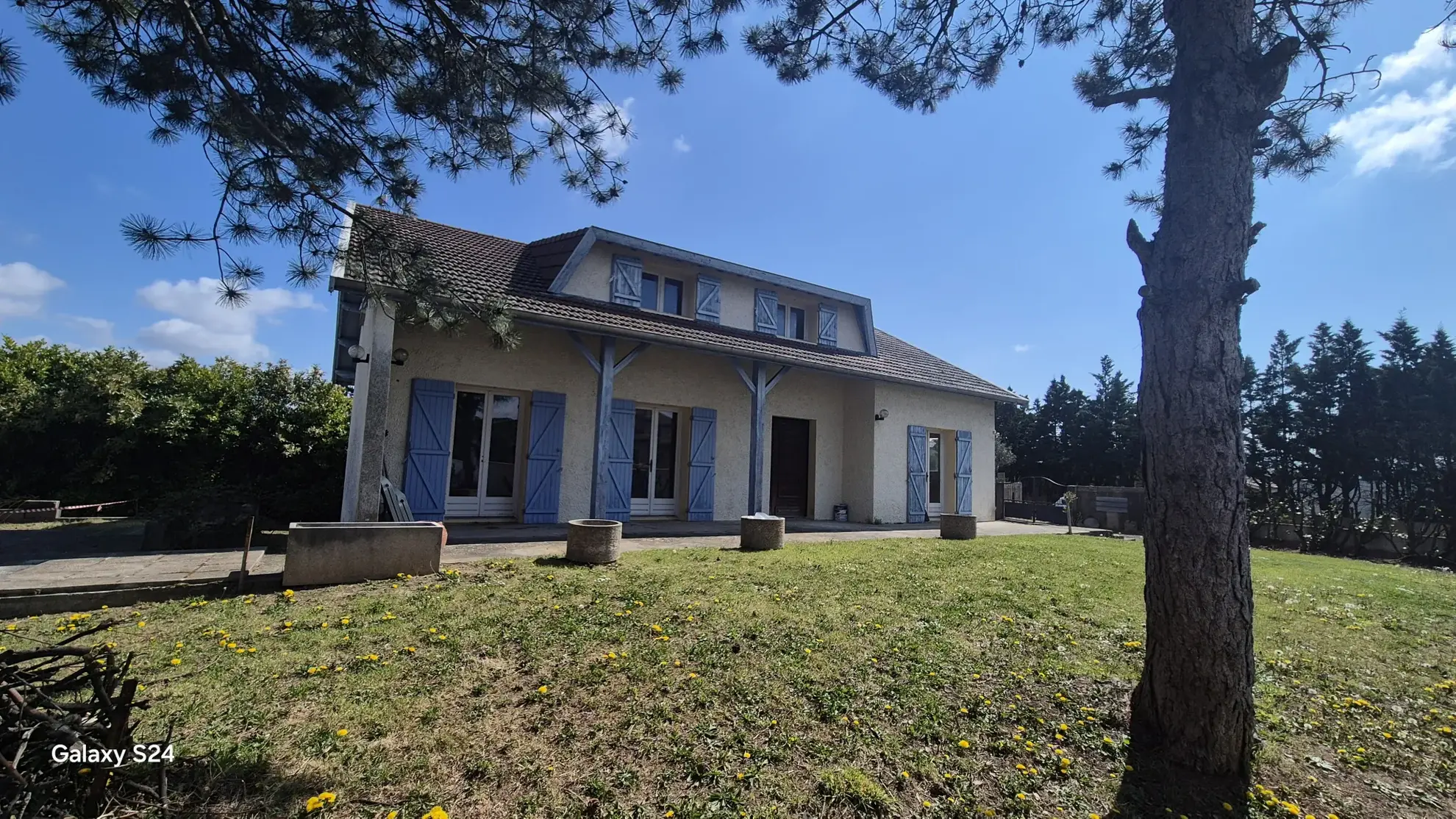 Maison familiale à Chanas de 114 m² avec grand terrain proche commodités 