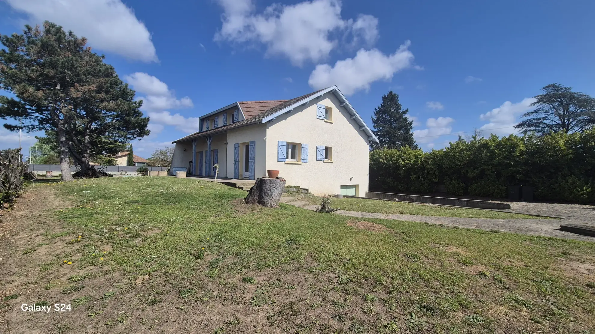 Maison familiale à Chanas de 114 m² avec grand terrain proche commodités 