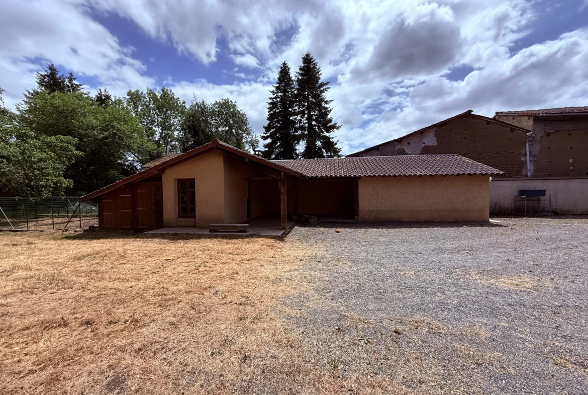 Charmante maison familiale de 185 m² à Saint-Priest-Bramefant avec grand terrain 