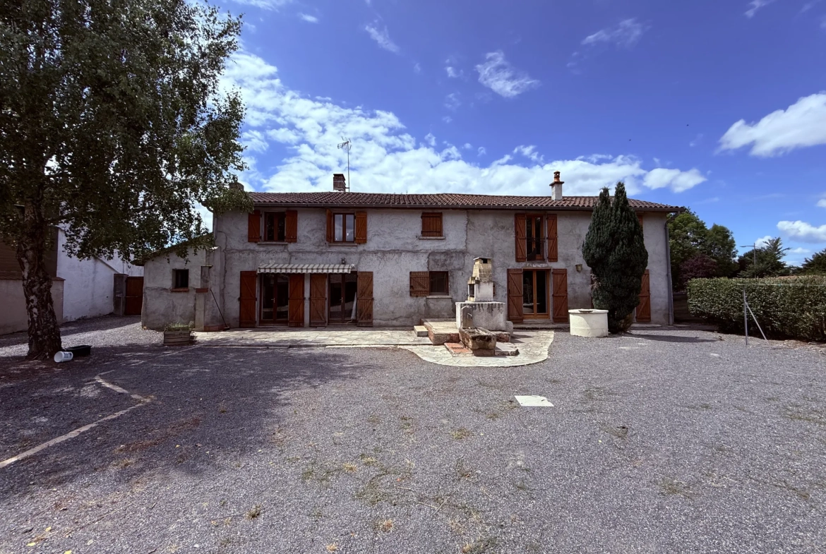 Charmante maison familiale de 185 m² à Saint-Priest-Bramefant avec grand terrain 