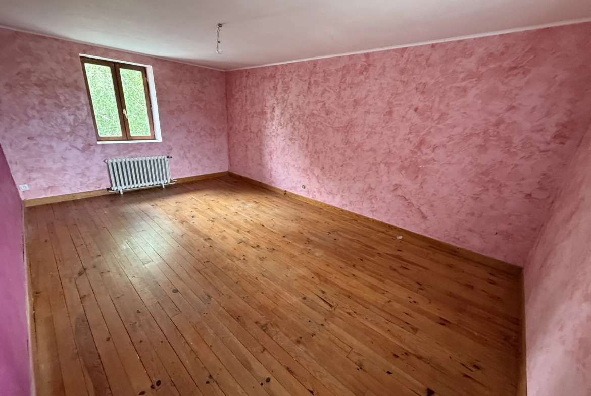 Charmante maison familiale de 185 m² à Saint-Priest-Bramefant avec grand terrain 