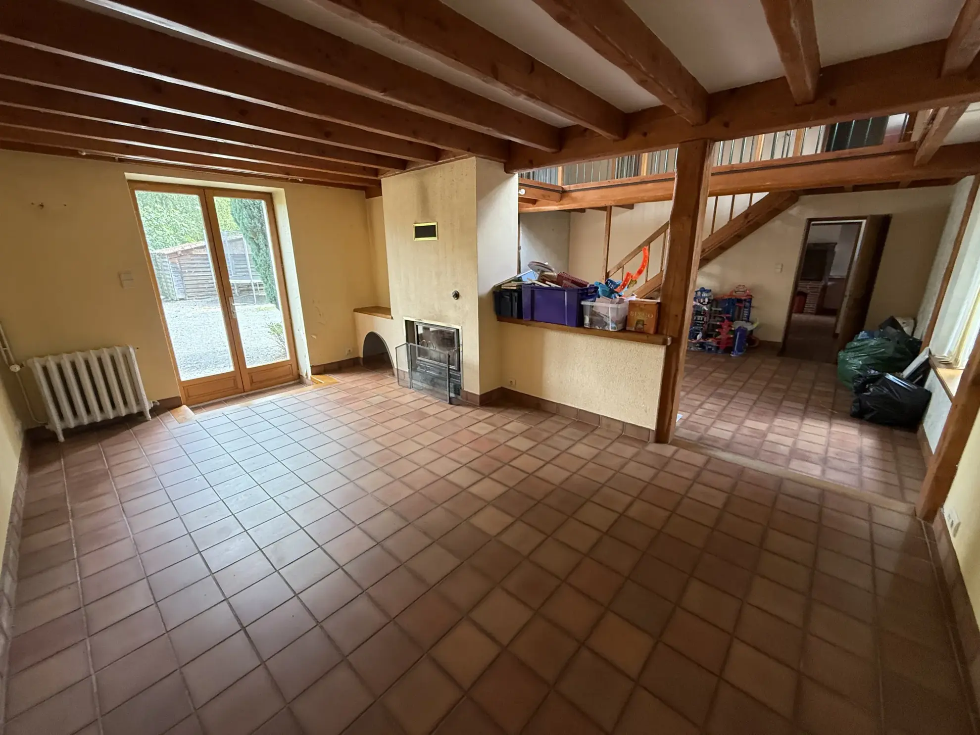 Charmante maison familiale de 185 m² à Saint-Priest-Bramefant avec grand terrain 