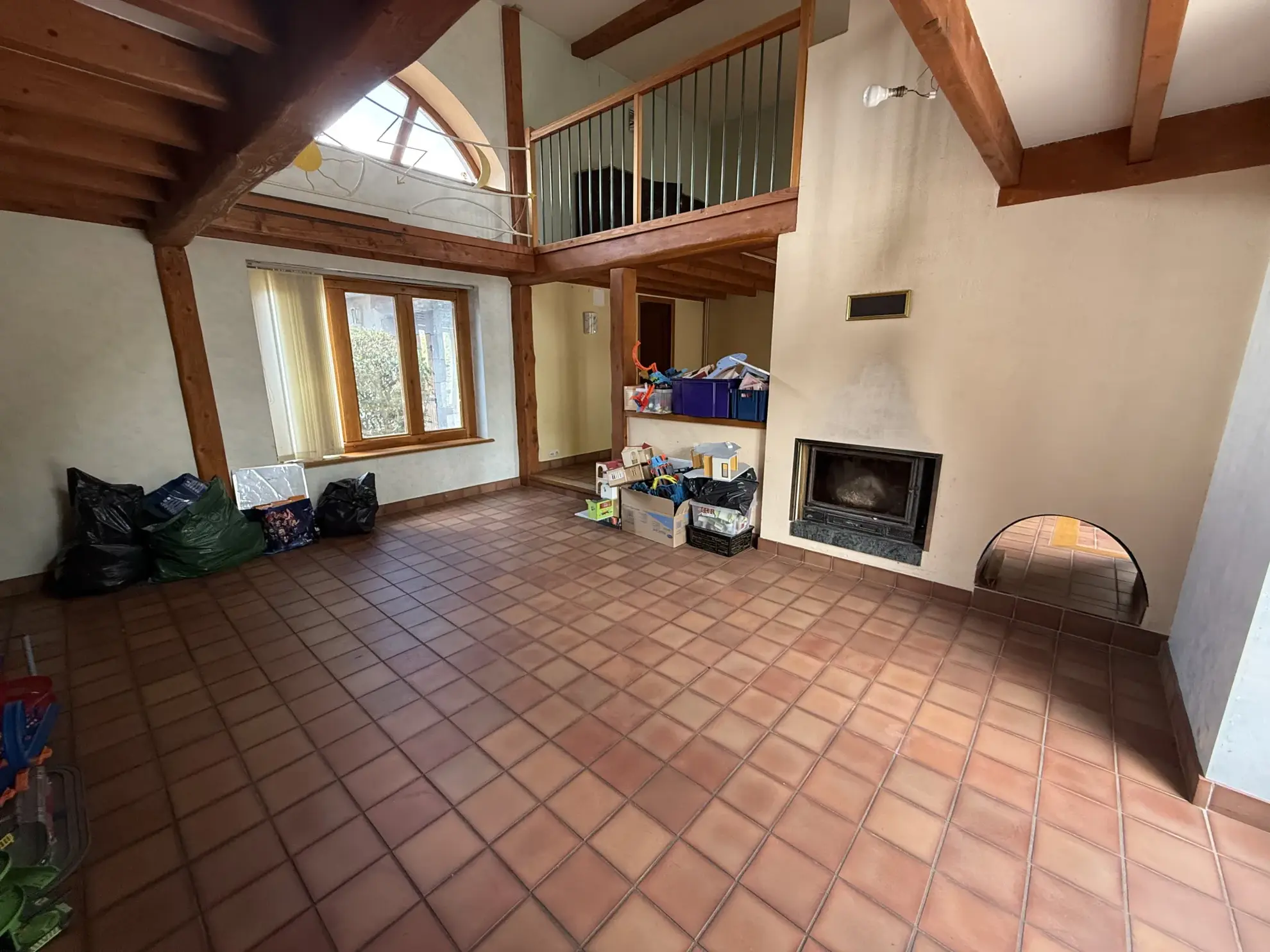 Charmante maison familiale de 185 m² à Saint-Priest-Bramefant avec grand terrain 