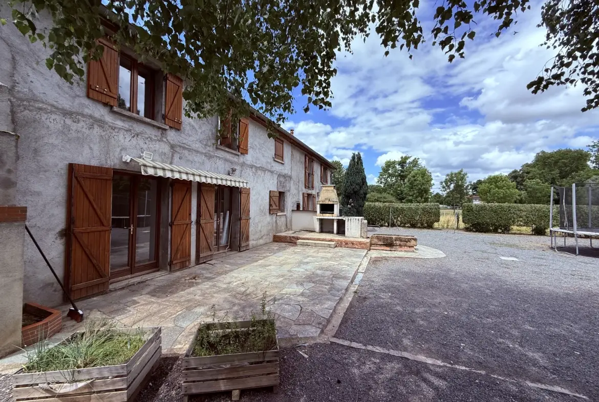 Charmante maison familiale de 185 m² à Saint-Priest-Bramefant avec grand terrain 