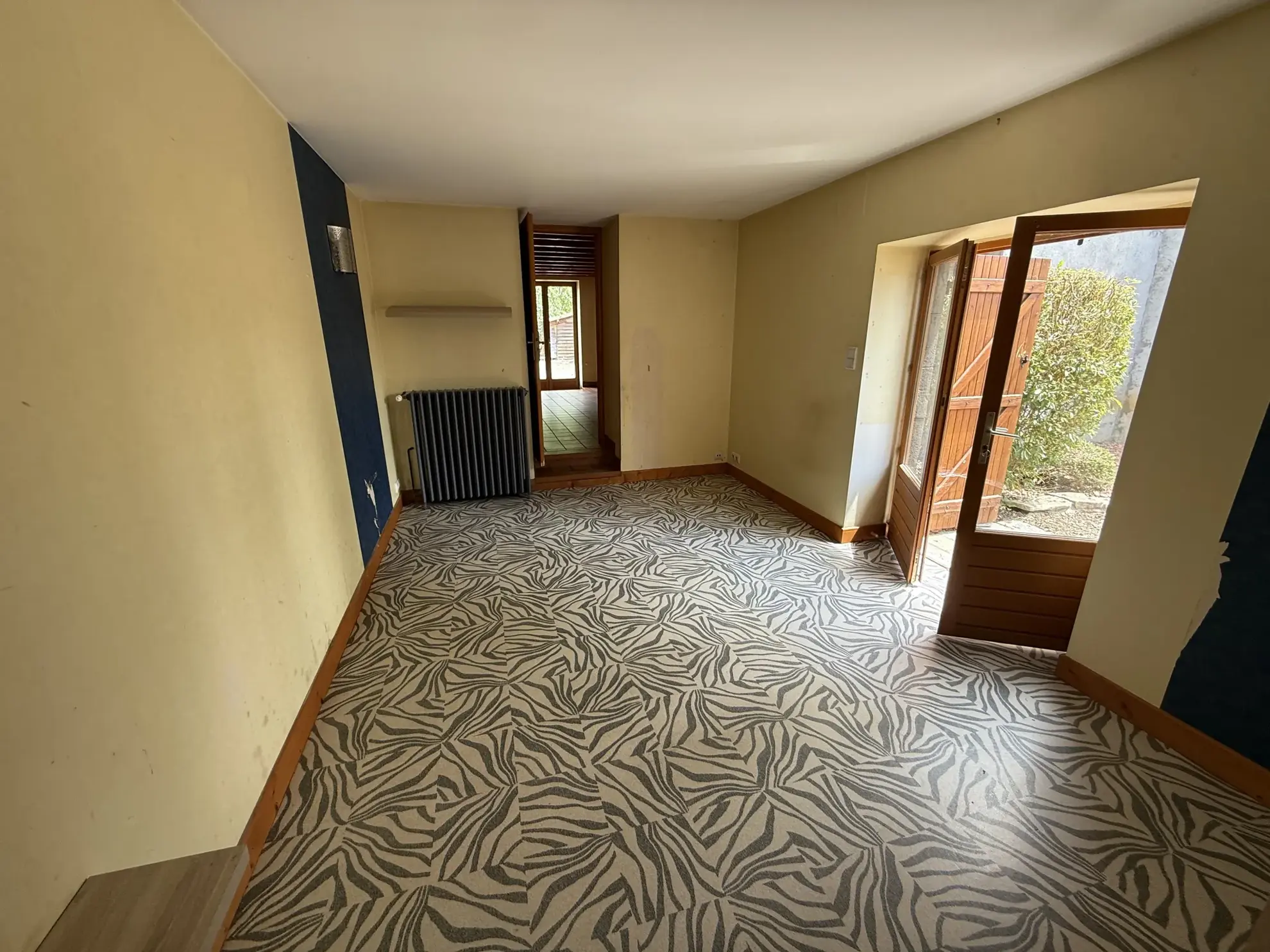 Charmante maison familiale de 185 m² à Saint-Priest-Bramefant avec grand terrain 