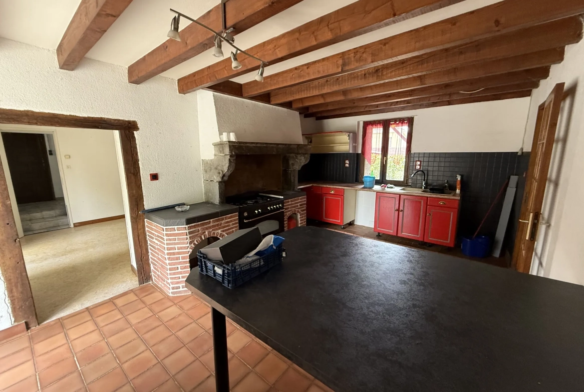 Charmante maison familiale de 185 m² à Saint-Priest-Bramefant avec grand terrain 