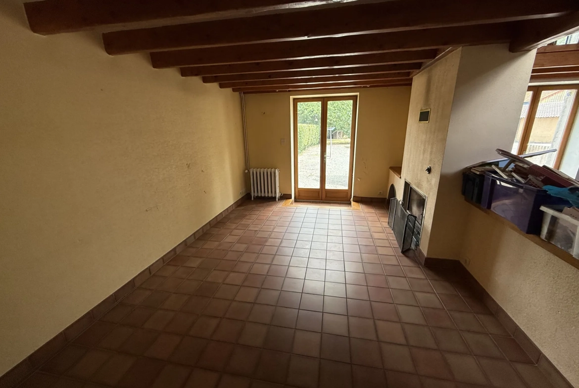Charmante maison familiale de 185 m² à Saint-Priest-Bramefant avec grand terrain 