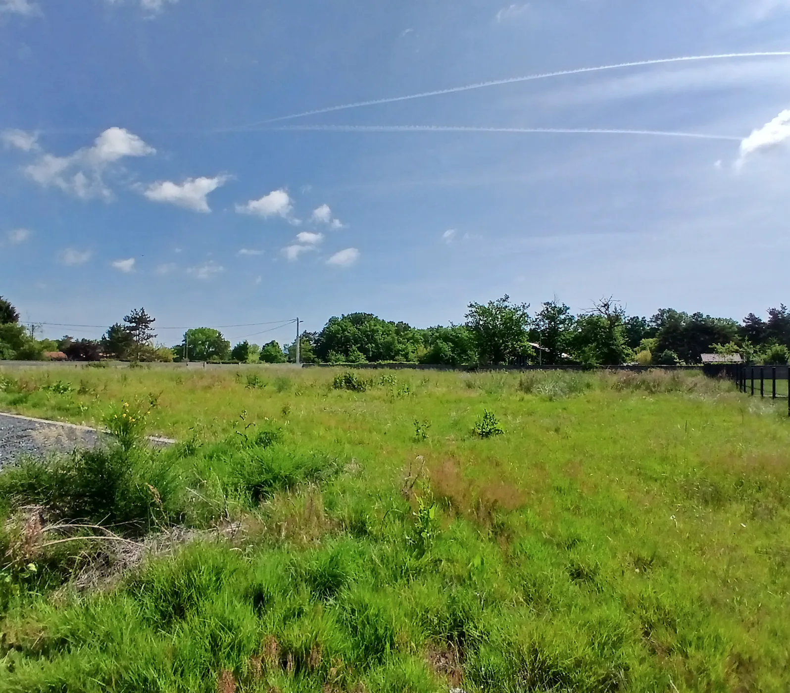 Terrain constructible à Orléat - Parcelle de 1405 m² à vendre 