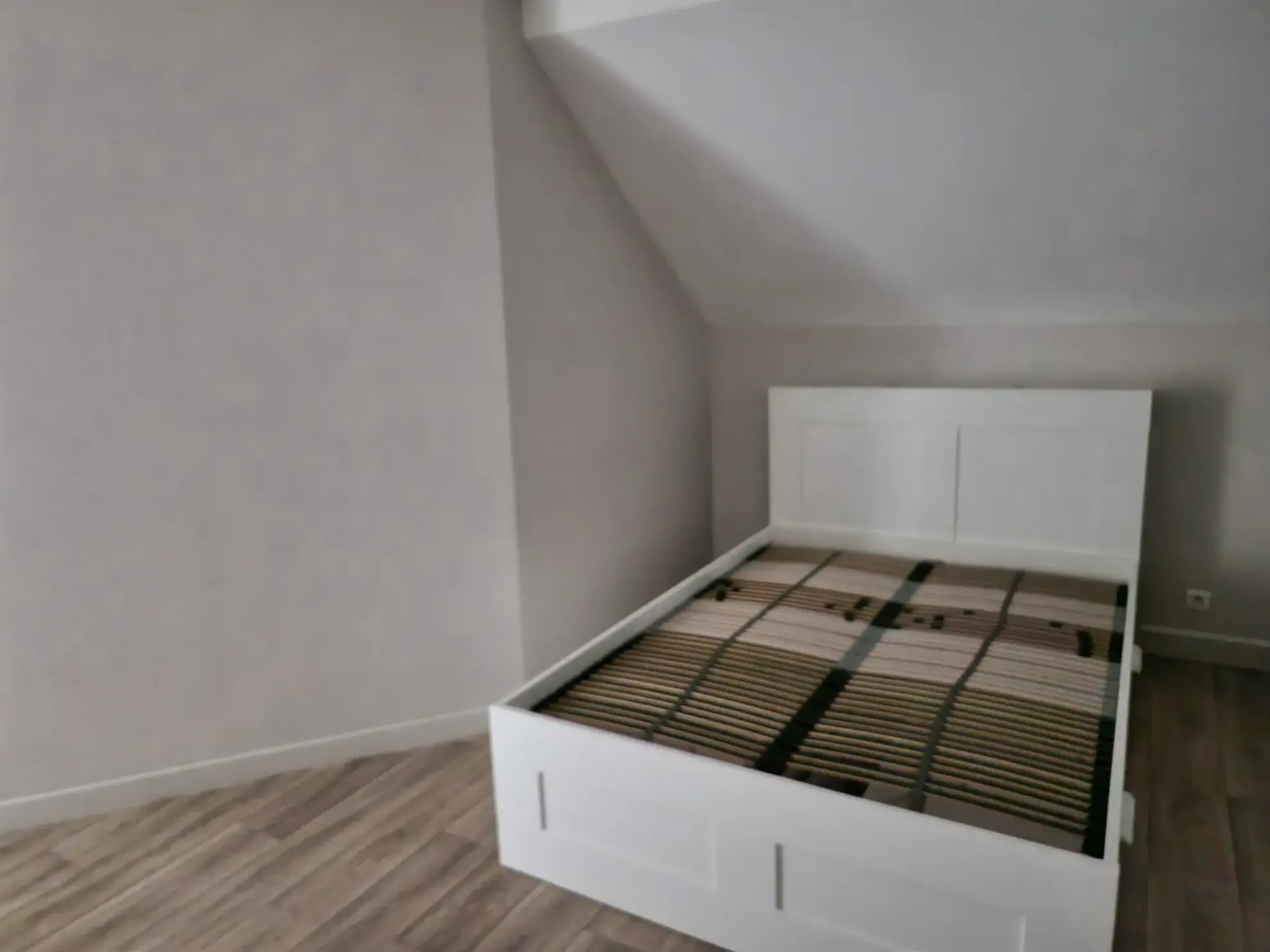 Immeuble multifonctionnel en centre-ville d'Autun avec local commercial et appartement duplex 