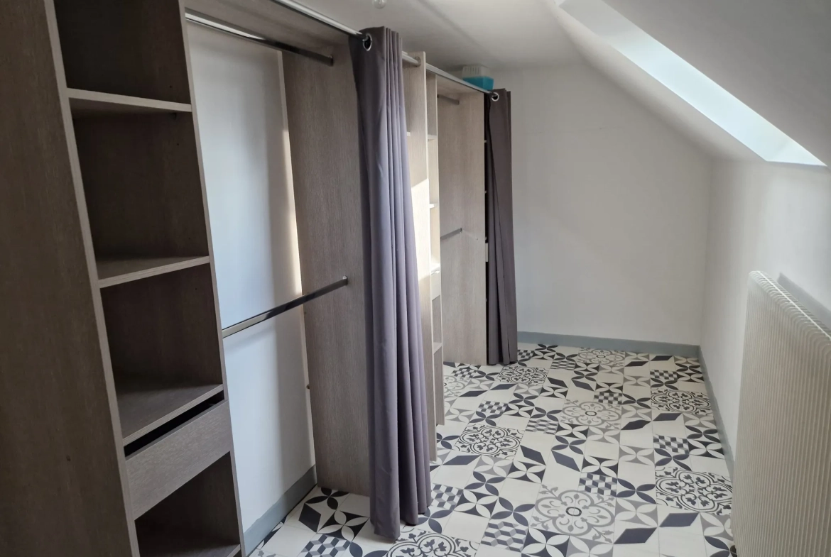 Immeuble multifonctionnel en centre-ville d'Autun avec local commercial et appartement duplex 