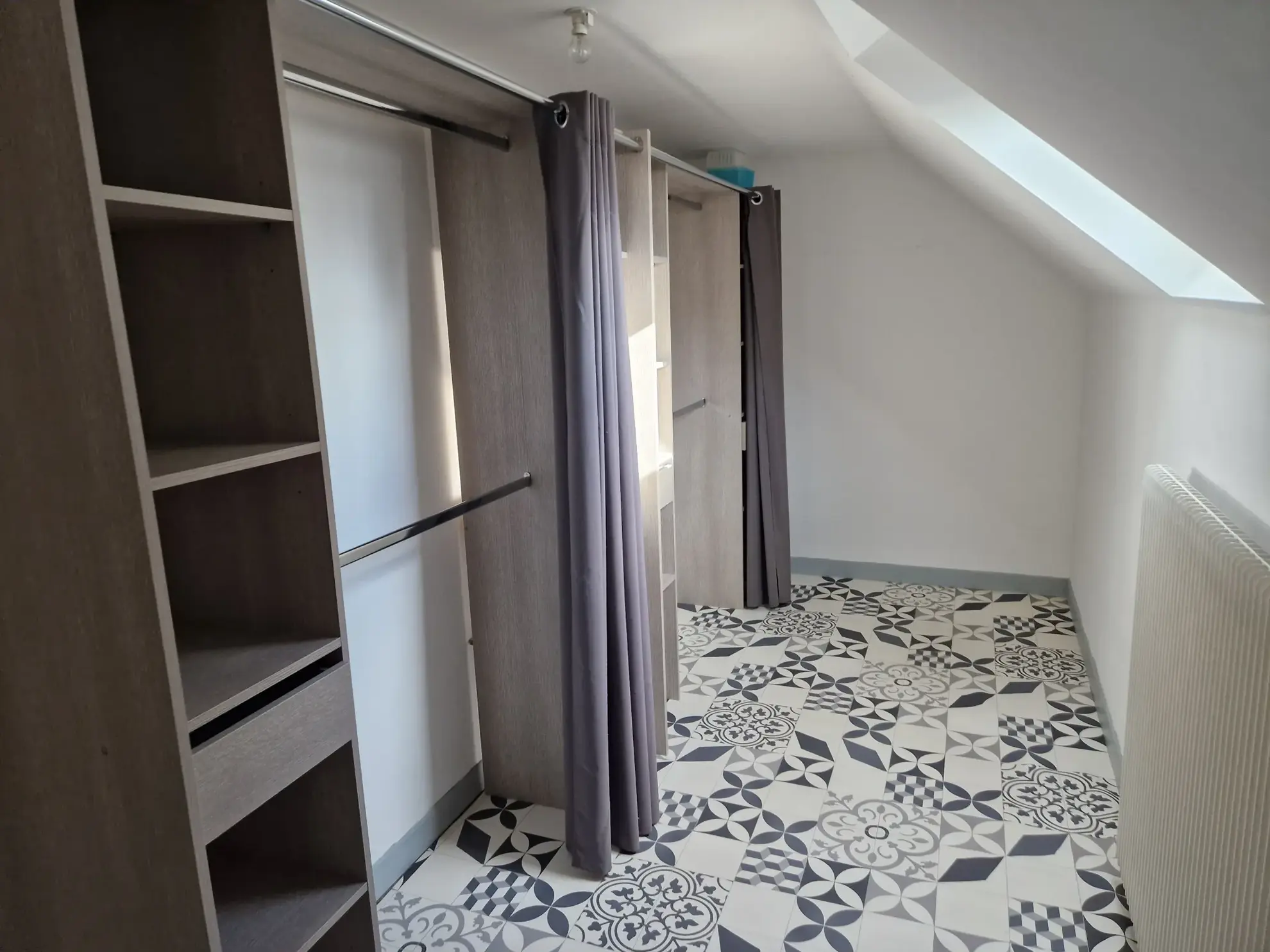 Immeuble multifonctionnel en centre-ville d'Autun avec local commercial et appartement duplex 