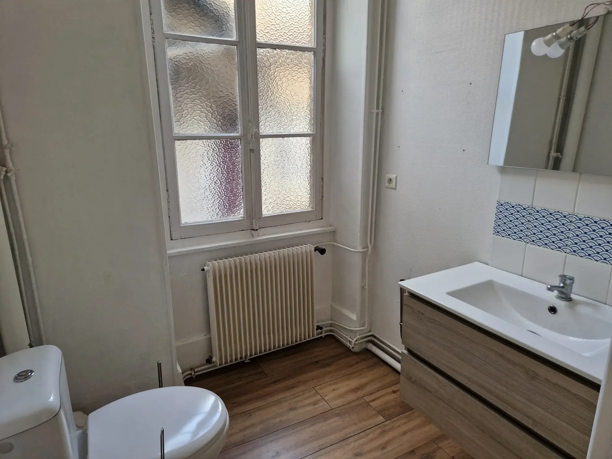 Immeuble multifonctionnel en centre-ville d'Autun avec local commercial et appartement duplex 