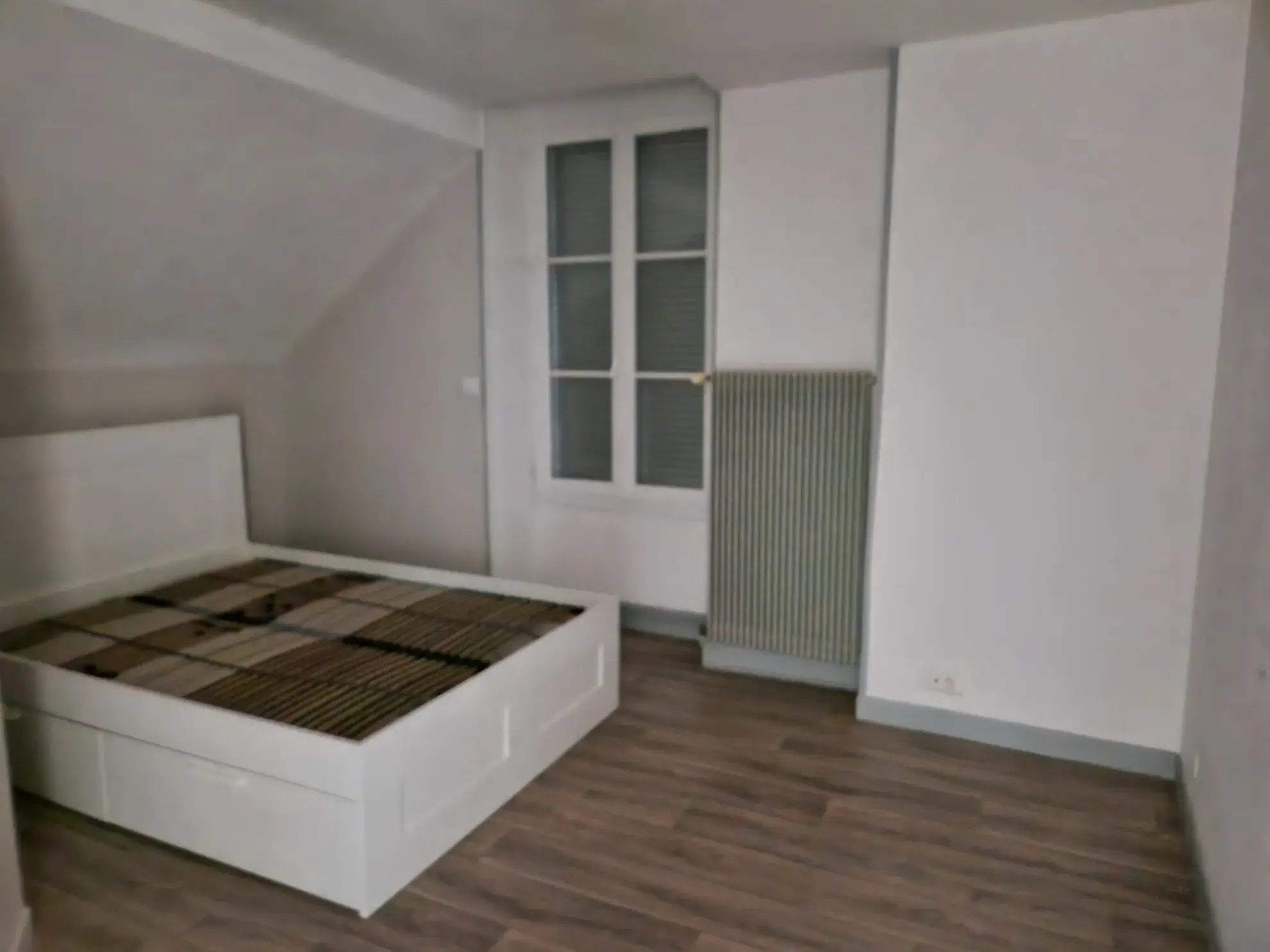 Immeuble multifonctionnel en centre-ville d'Autun avec local commercial et appartement duplex 
