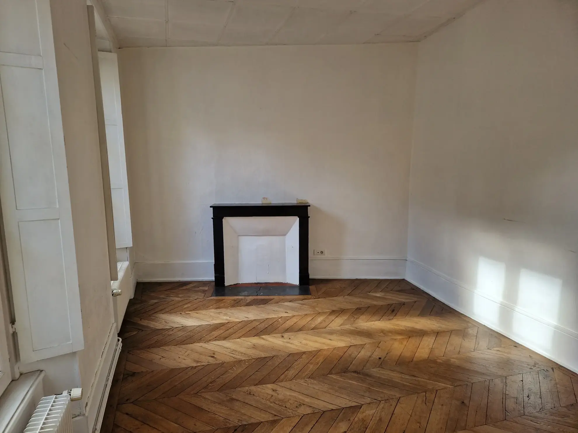 Immeuble multifonctionnel en centre-ville d'Autun avec local commercial et appartement duplex 
