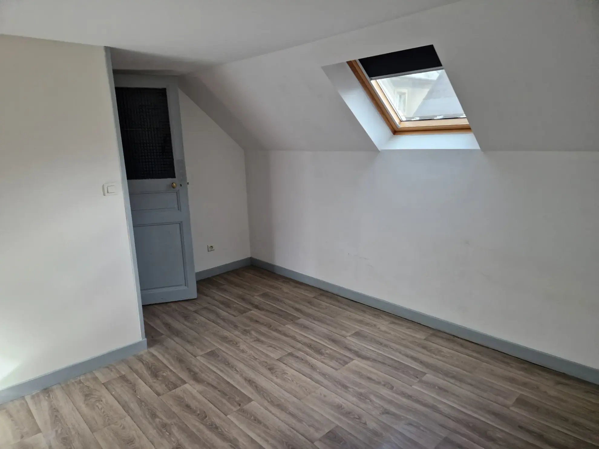 Immeuble multifonctionnel en centre-ville d'Autun avec local commercial et appartement duplex 