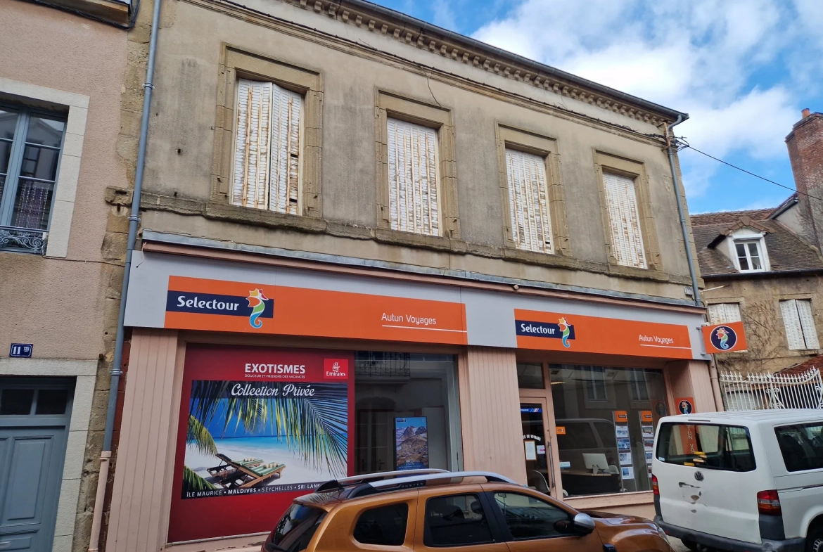 Immeuble multifonctionnel en centre-ville d'Autun avec local commercial et appartement duplex 
