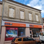 Immeuble multifonctionnel en centre-ville d'Autun avec local commercial et appartement duplex