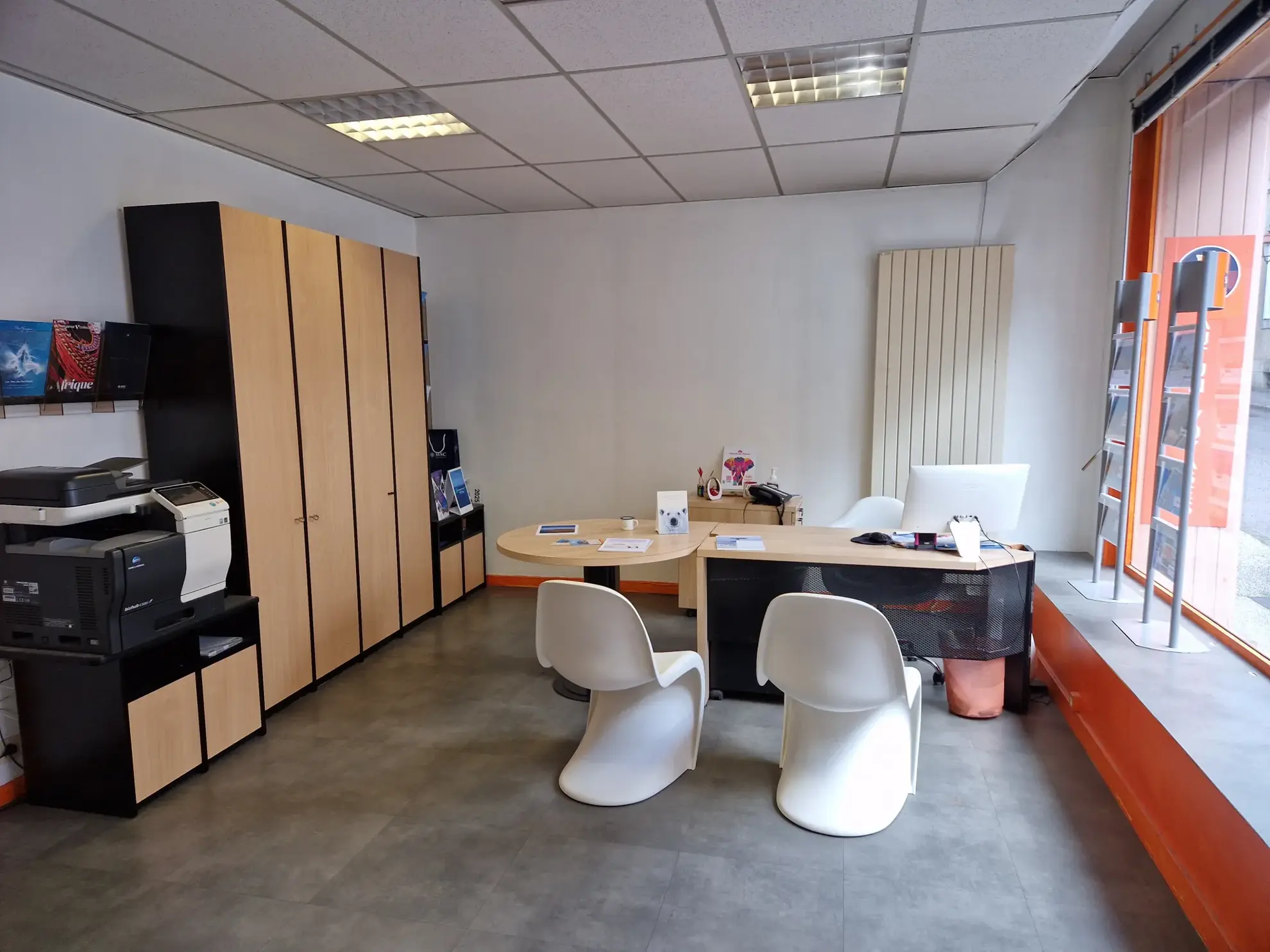 Immeuble multifonctionnel en centre-ville d'Autun avec local commercial et appartement duplex 