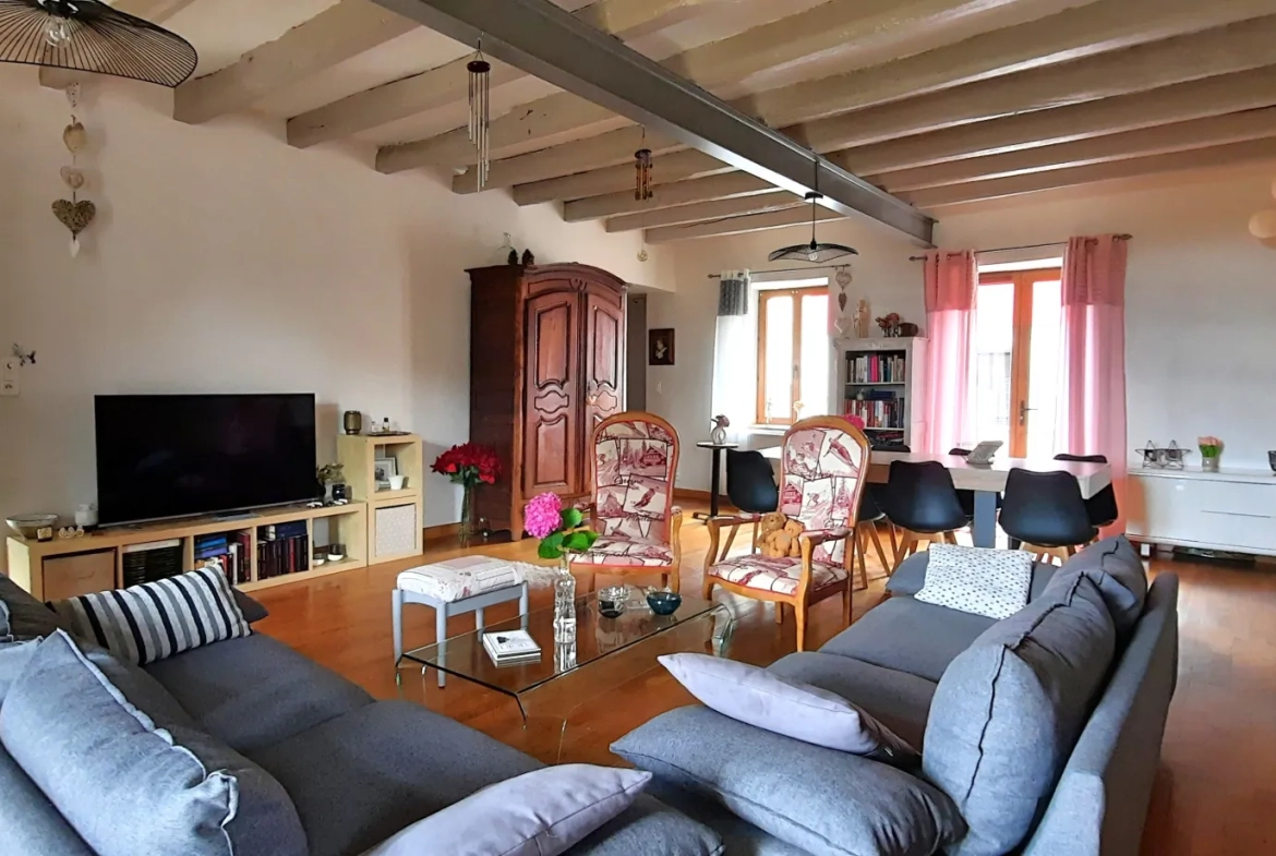 Maison en pierre avec 4 chambres, jardin et garage à Lacapelle del Fraysse 