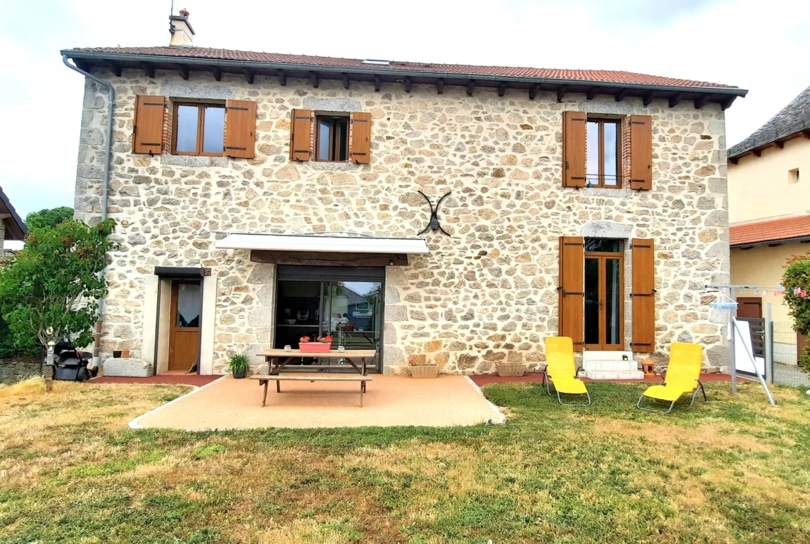Maison en pierre avec 4 chambres, jardin et garage à Lacapelle del Fraysse 