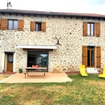 Maison en pierre avec 4 chambres, jardin et garage à Lacapelle del Fraysse