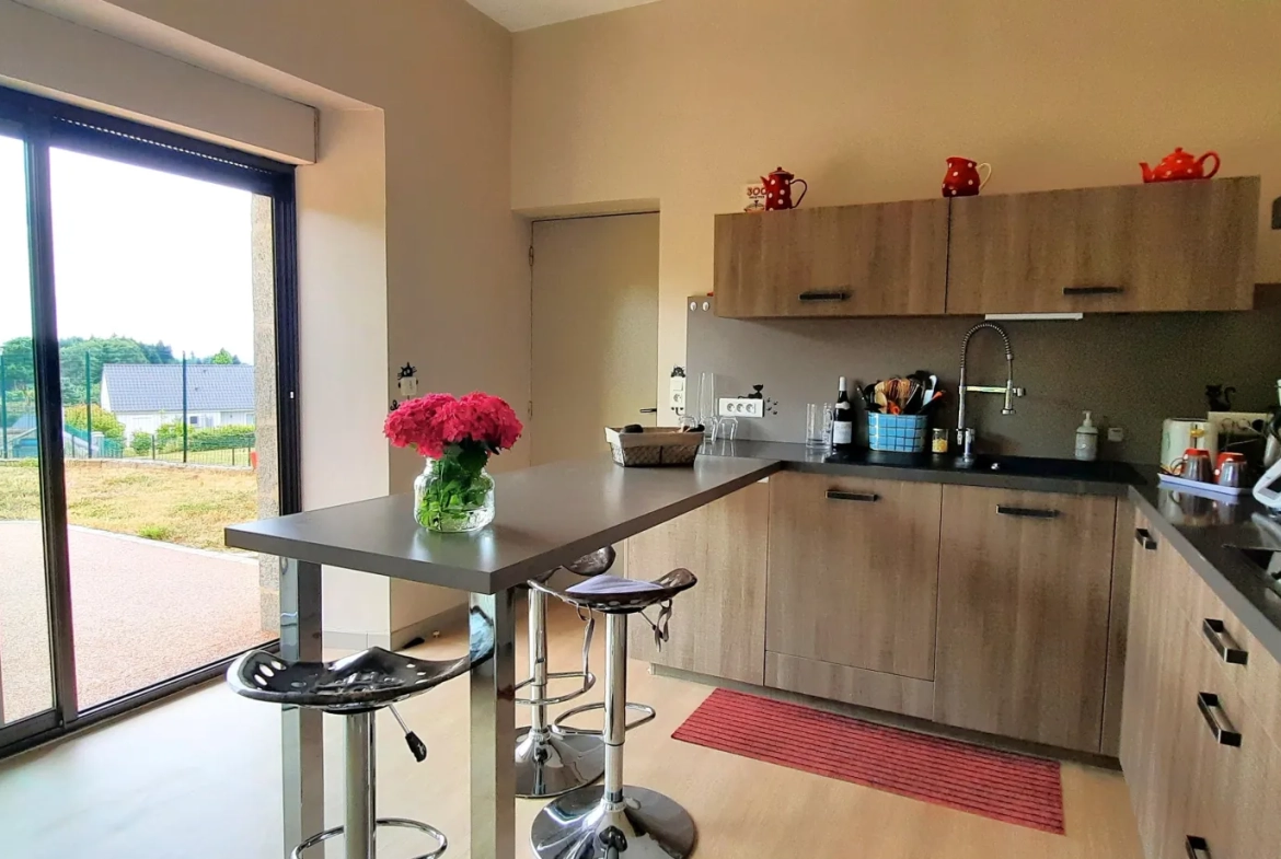 Maison en pierre avec 4 chambres, jardin et garage à Lacapelle del Fraysse 