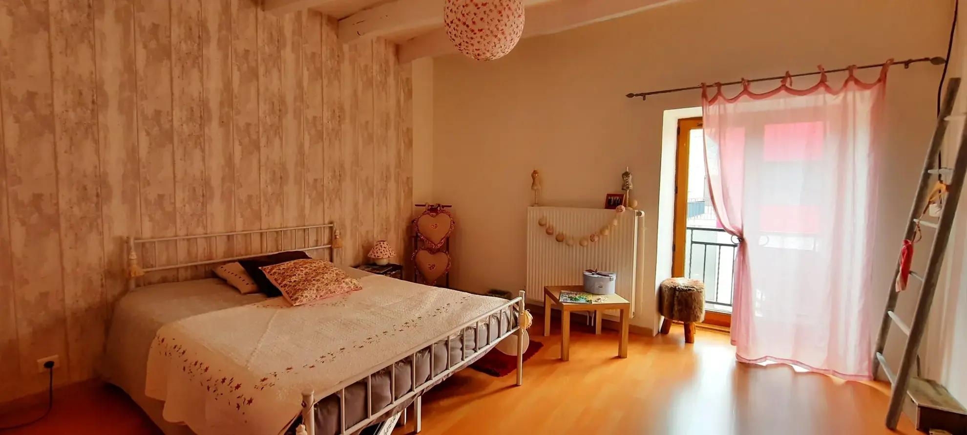 Maison en pierre avec 4 chambres, jardin et garage à Lacapelle del Fraysse 