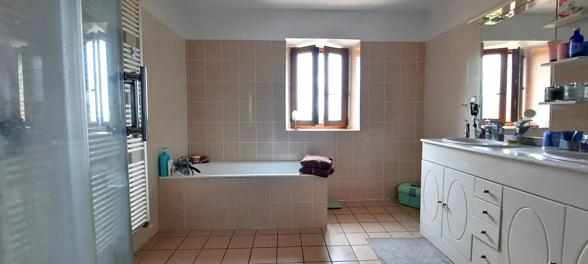 Maison en pierre avec 4 chambres, jardin et garage à Lacapelle del Fraysse 