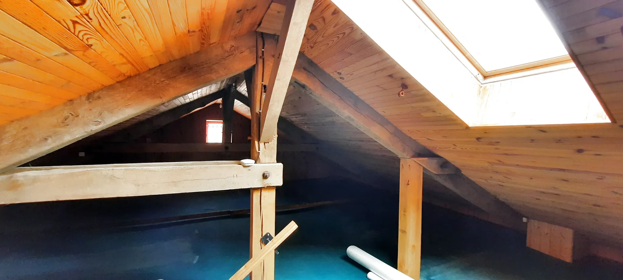Maison en pierre avec 4 chambres, jardin et garage à Lacapelle del Fraysse 