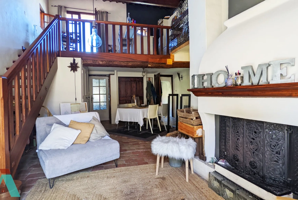 Appartement T3 en duplex avec terrasse et garage au Beausset, charme et confort 