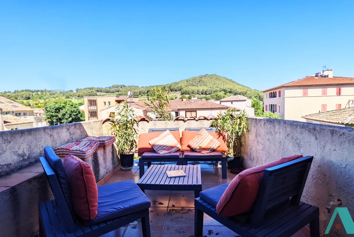 Appartement T3 en duplex avec terrasse et garage au Beausset, charme et confort 