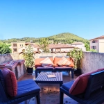 Appartement T3 en duplex avec terrasse et garage au Beausset, charme et confort