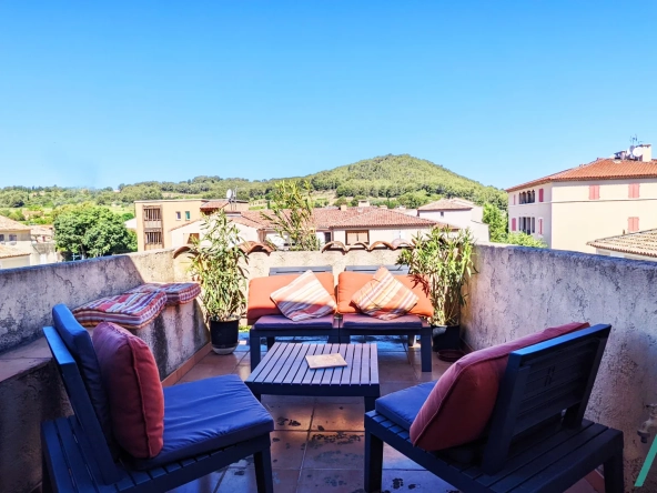 Appartement T3 en duplex avec terrasse et garage au Beausset, charme et confort