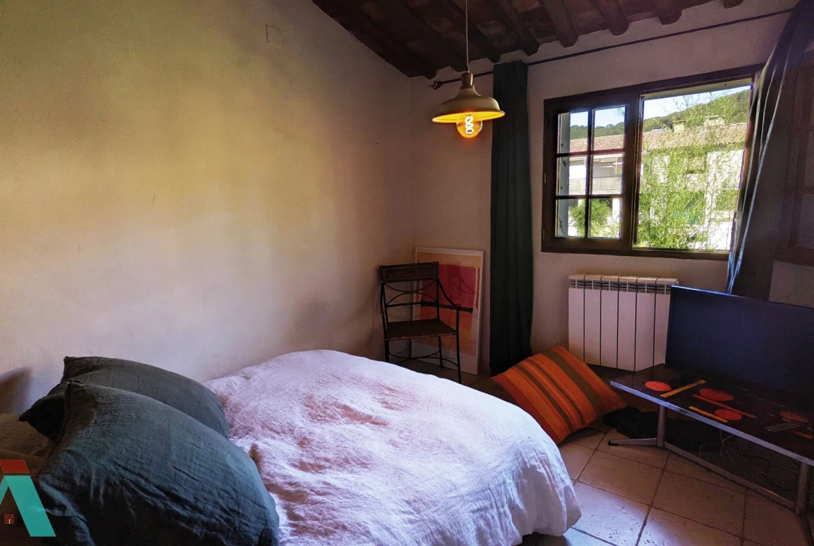 Appartement T3 en duplex avec terrasse et garage au Beausset, charme et confort 