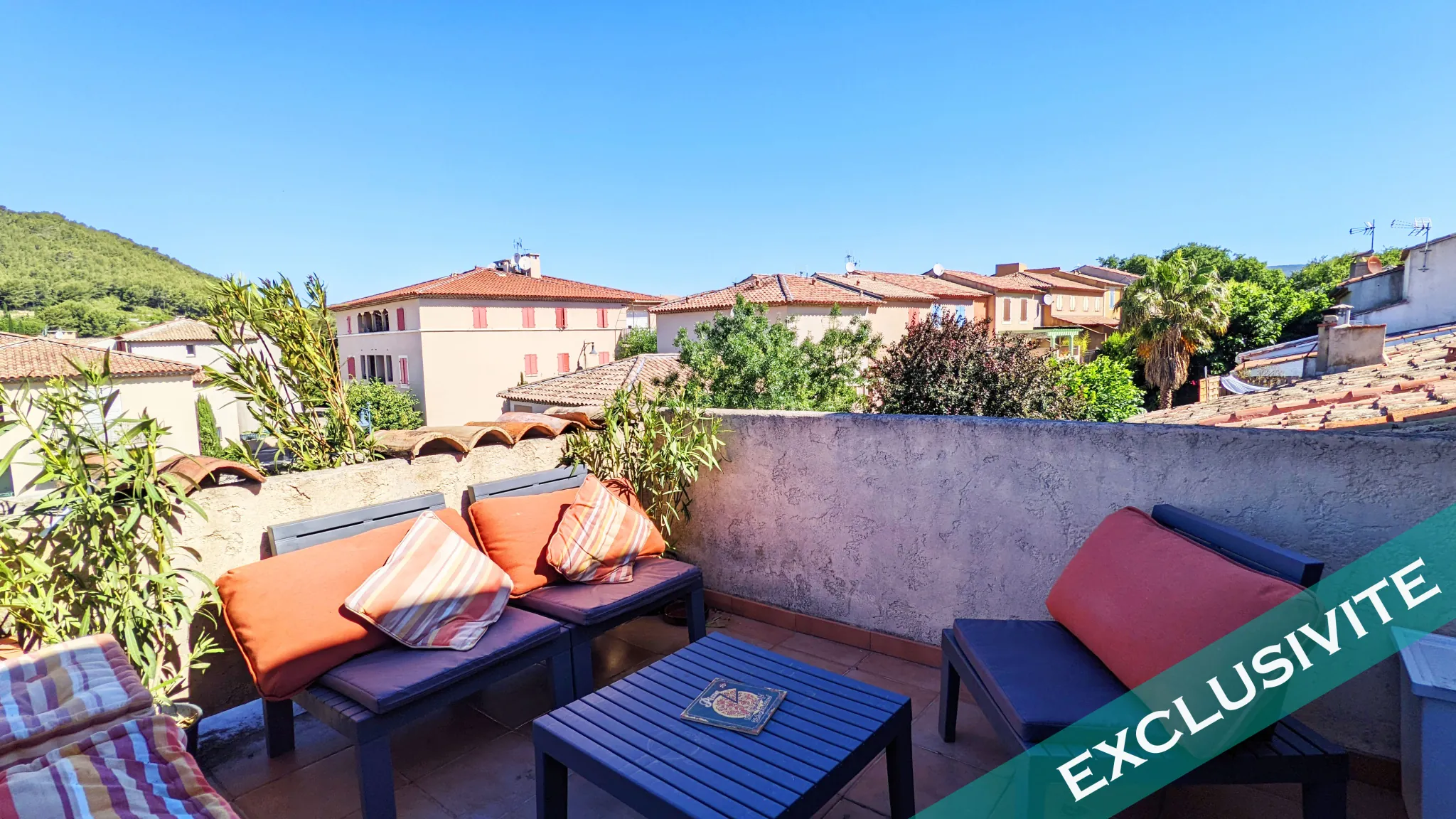 Appartement T3 en duplex avec terrasse et garage au Beausset, charme et confort 
