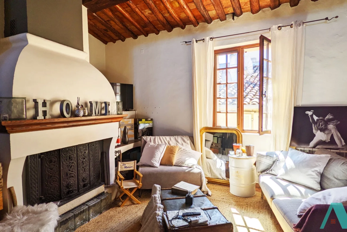 Appartement T3 en duplex avec terrasse et garage au Beausset, charme et confort 
