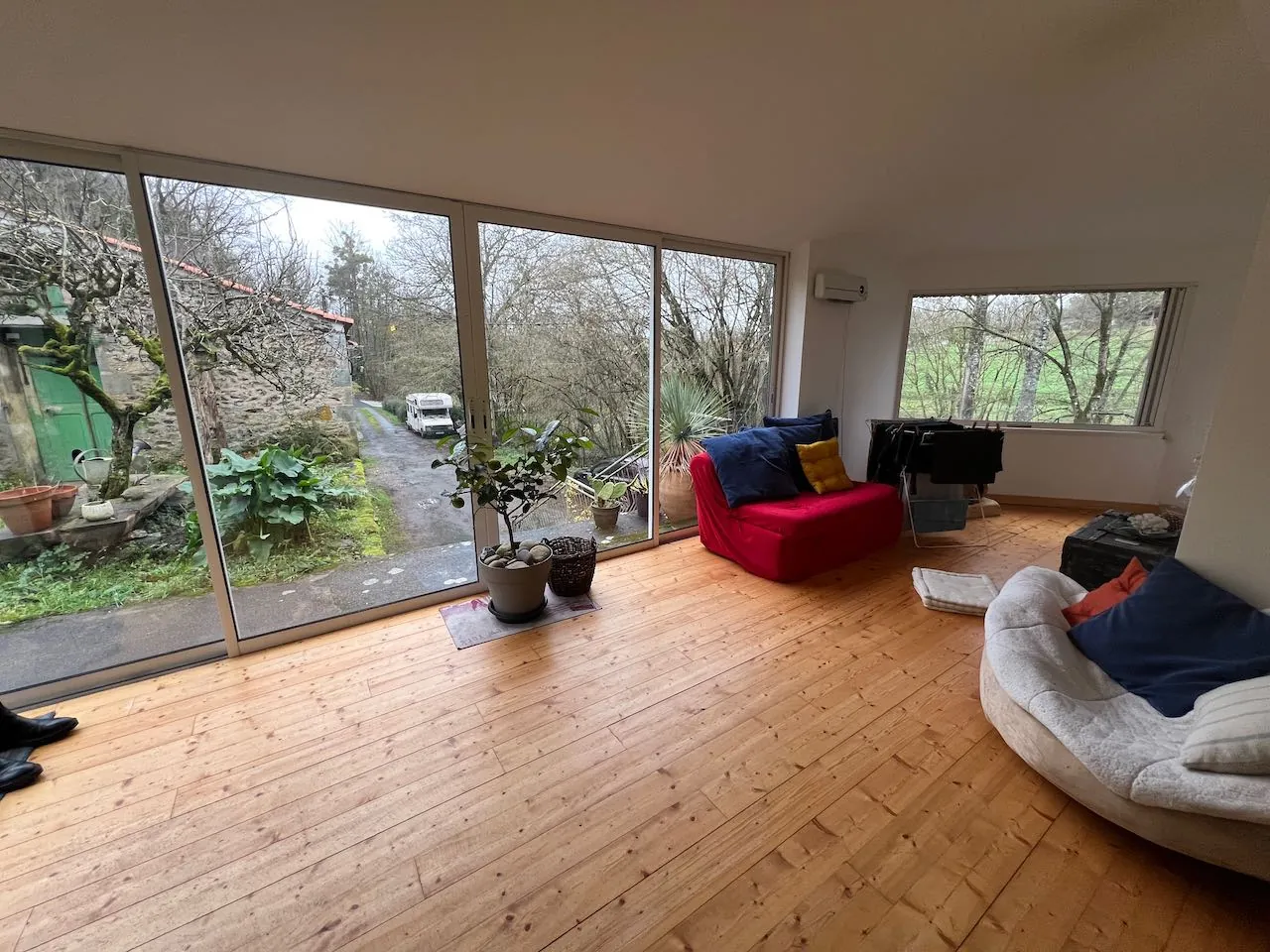Maison en pierre rénovée avec magnifique vue sur la rivière à La Reorthe 