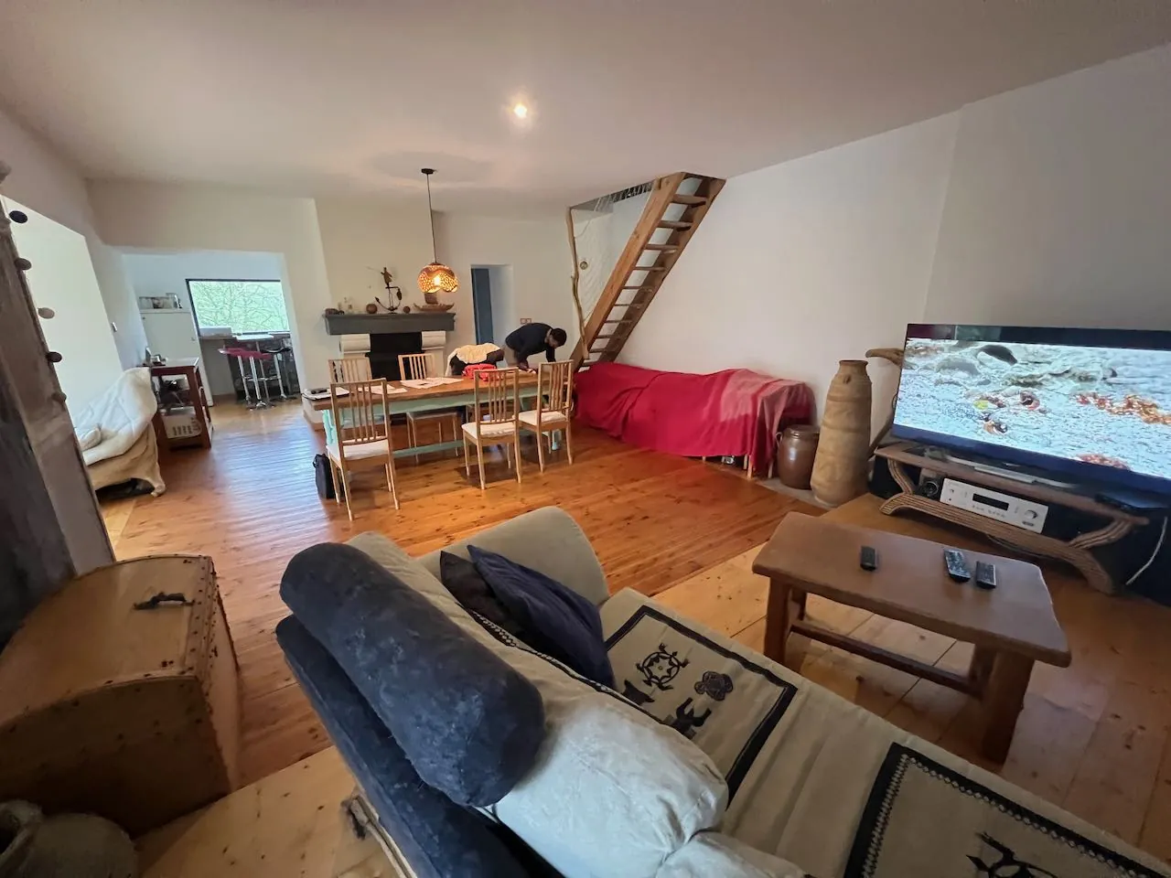 Maison en pierre rénovée avec magnifique vue sur la rivière à La Reorthe 