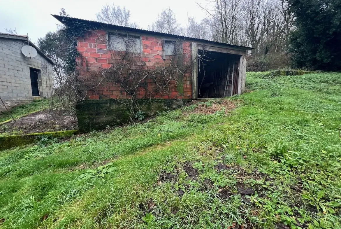 Maison en pierre rénovée avec magnifique vue sur la rivière à La Reorthe 