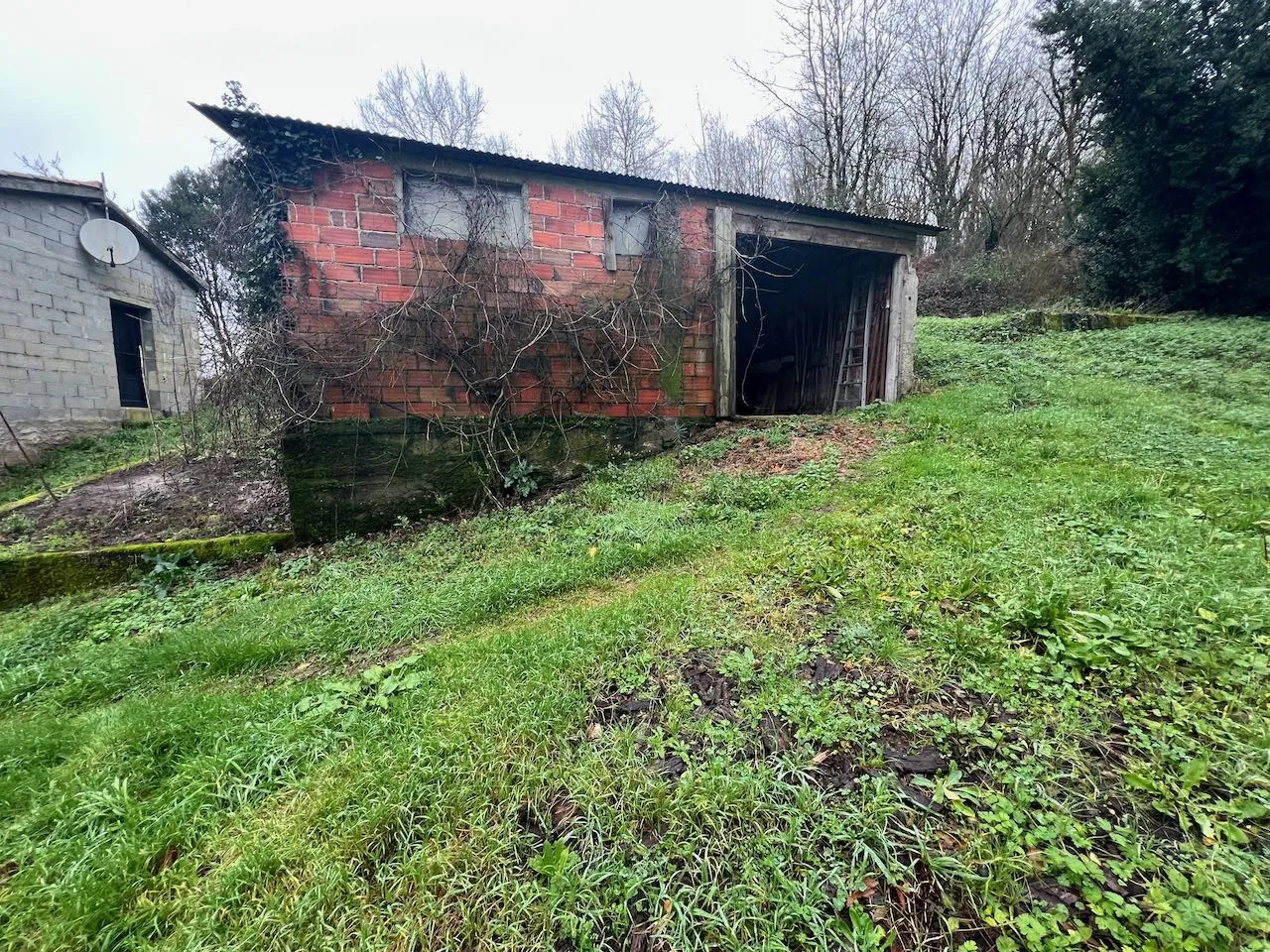 Maison en pierre rénovée avec magnifique vue sur la rivière à La Reorthe 