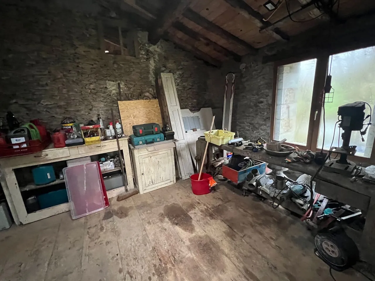 Maison en pierre rénovée avec magnifique vue sur la rivière à La Reorthe 