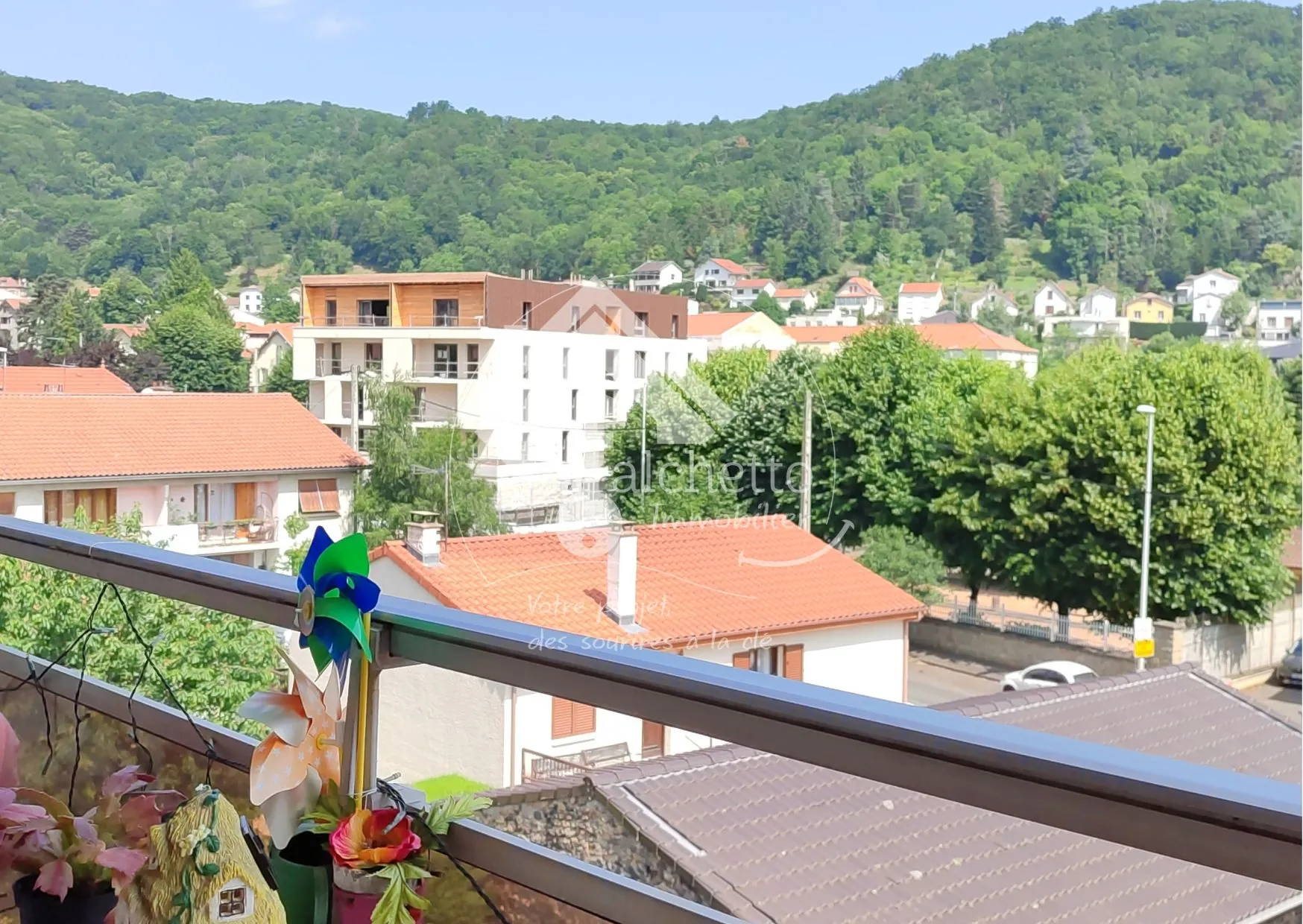 Appartement T4 à Royat avec balcon, cave et garage - Situation idéale proche thermes 