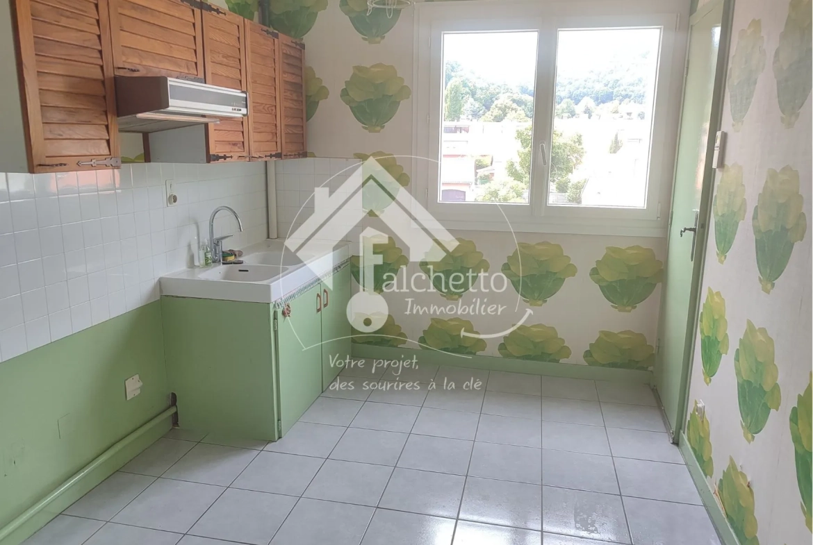 Appartement T4 à Royat avec balcon, cave et garage - Situation idéale proche thermes 