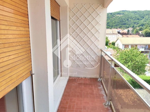 Appartement T4 à Royat avec balcon, cave et garage - Situation idéale proche thermes