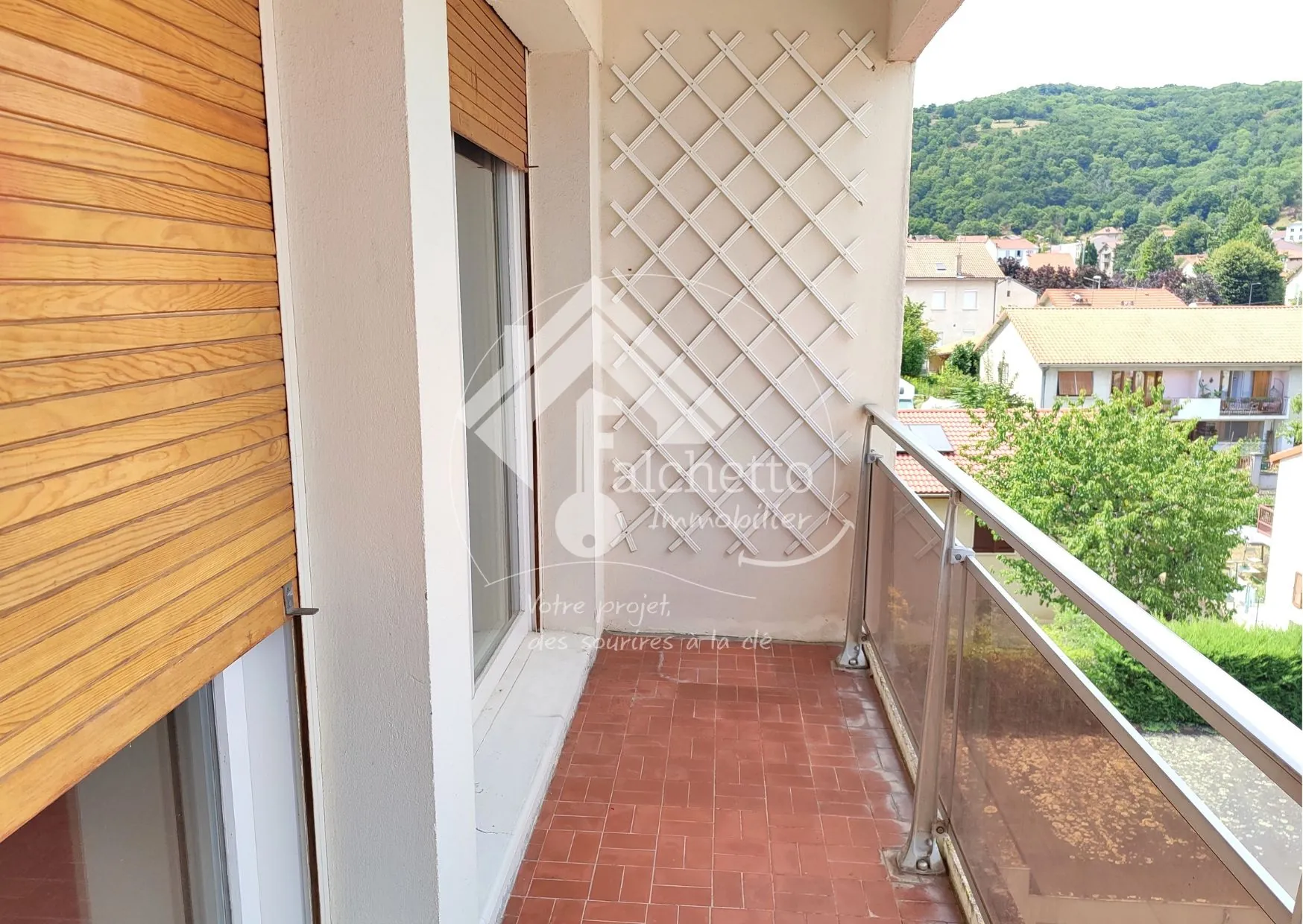 Appartement T4 à Royat avec balcon, cave et garage - Situation idéale proche thermes 